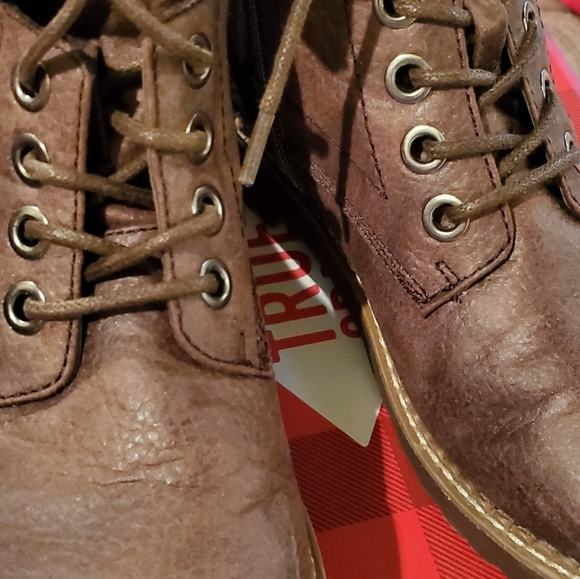 Boots - Picture 3 of 5